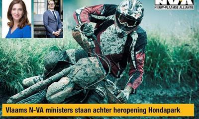 vlaamse ministers achter het hondapark